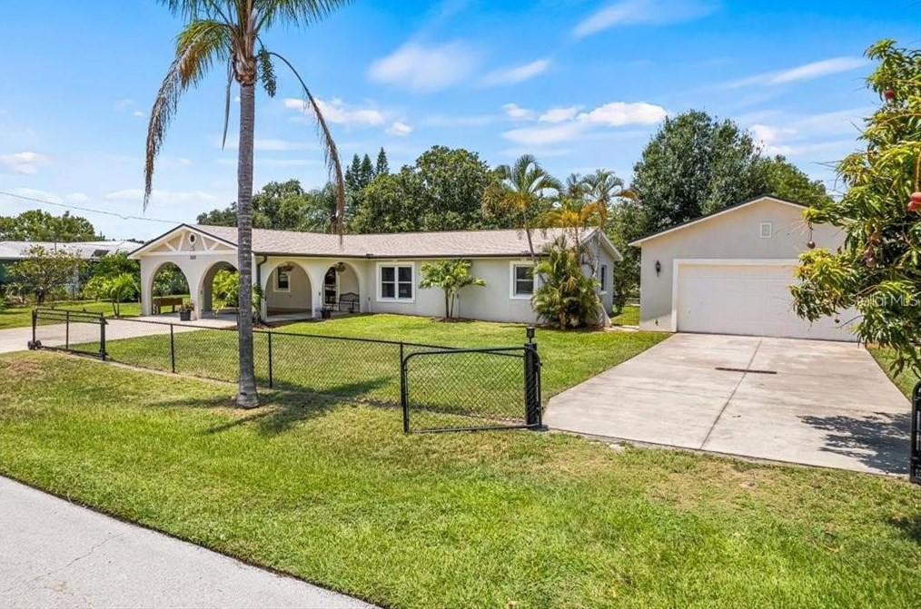 110 Edgewater Dr, Saint Cloud, FL 34769-2521