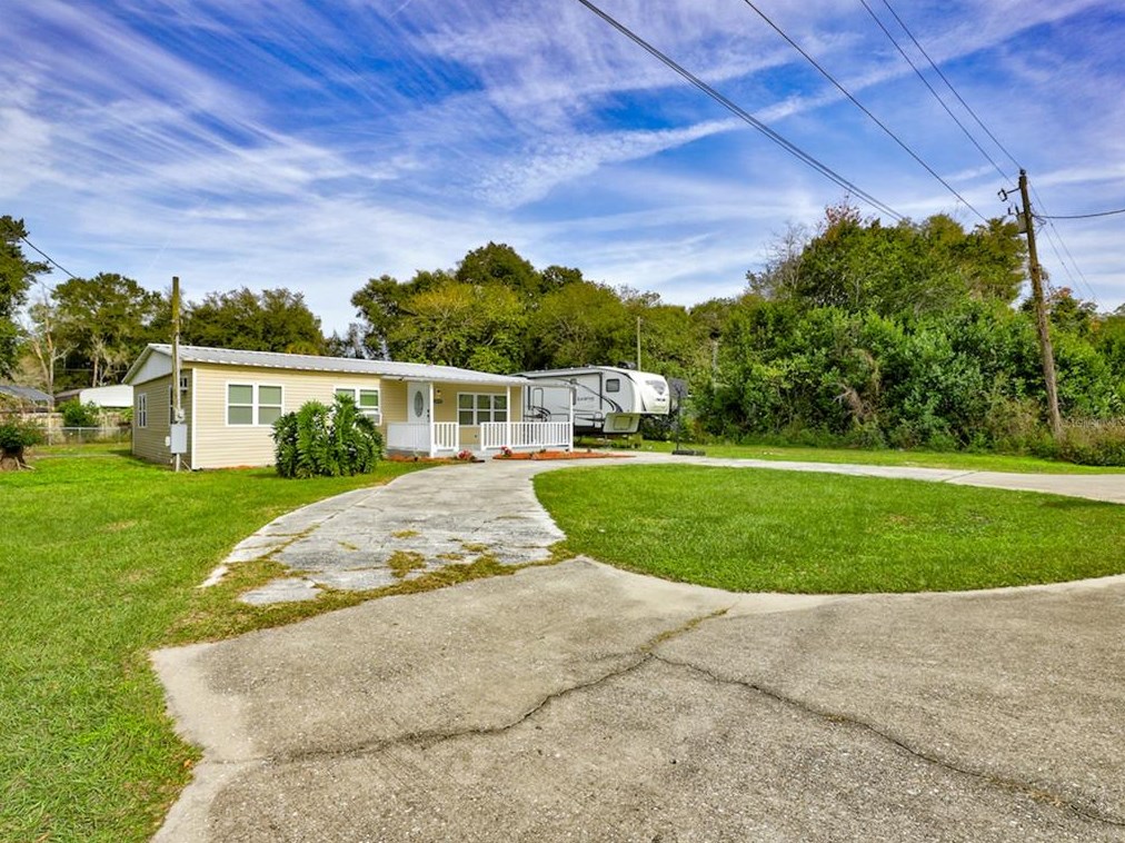 10949 Se 130th Pl, Ocklawaha, FL 32179