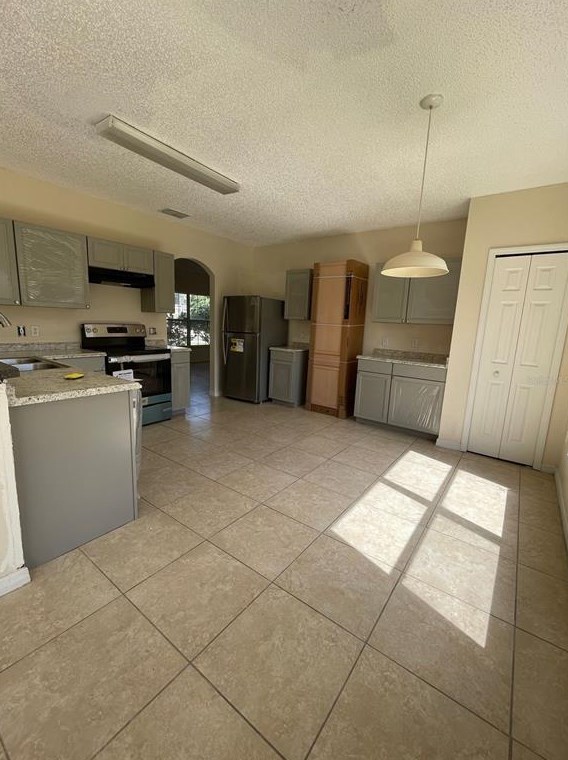 560 Bristol Cir, Kissimmee, FL 34758-4131