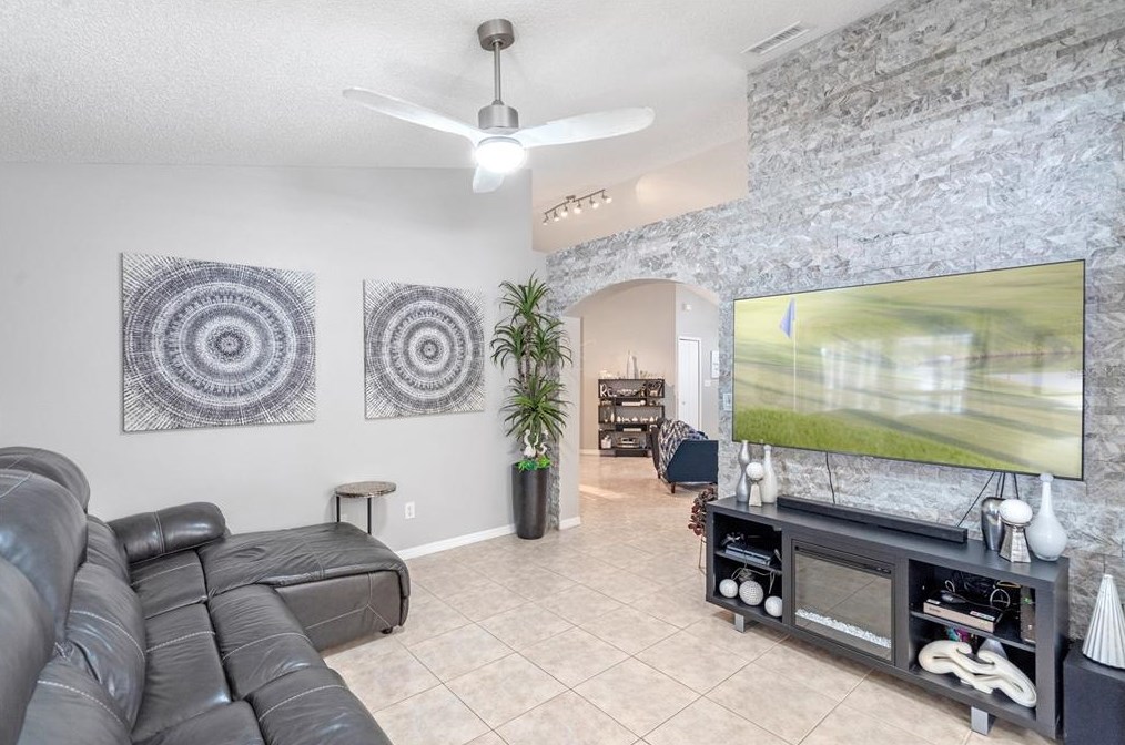 855 Mclean Ct, Orlando FL 32825-6367 exterior