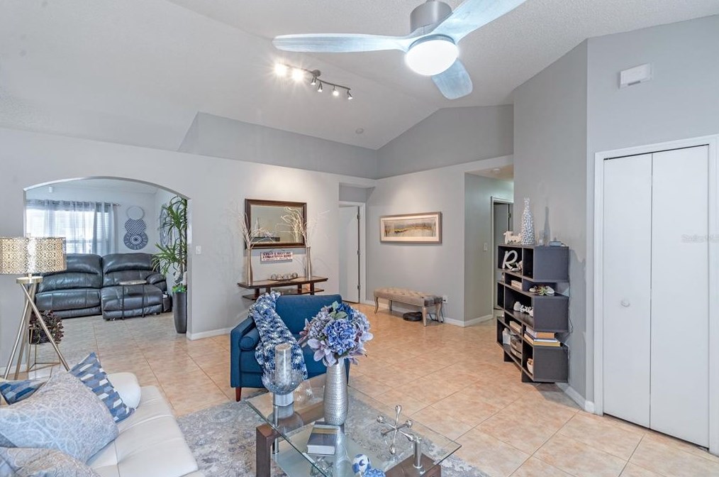 855 Mclean Ct, Orlando FL 32825-6367 exterior