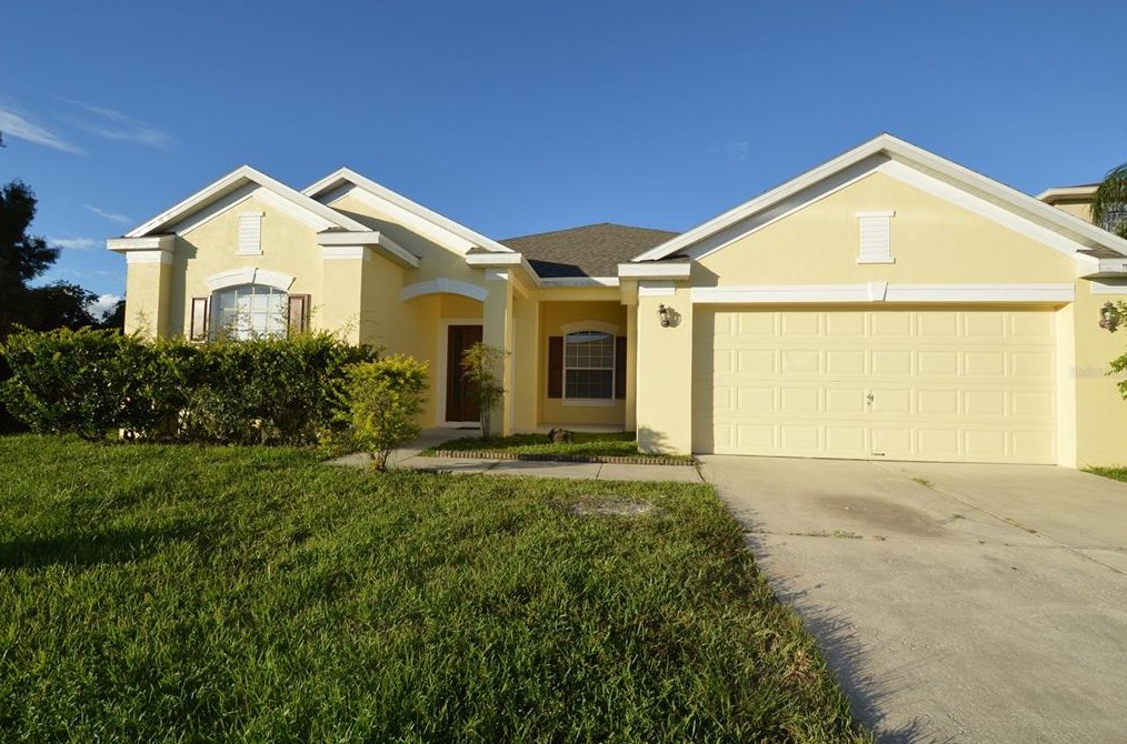 2221 The Oaks Blvd, Kissimmee FL  34746-3887 exterior