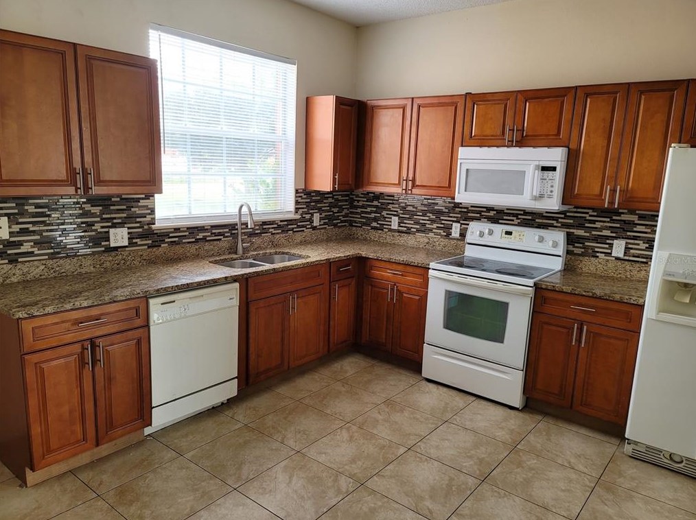 1916 Michigan Ct, Kissimmee, FL 34759-5321