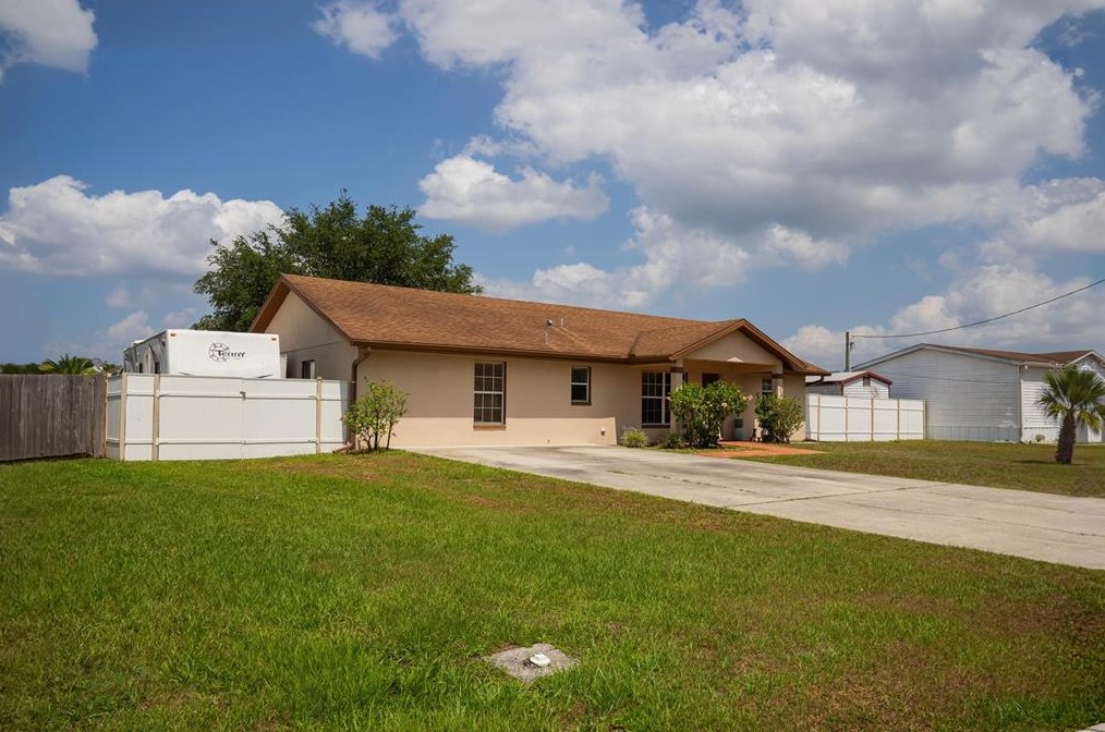 3729 Dawn Ave, Kissimmee FL  34744-9438 exterior