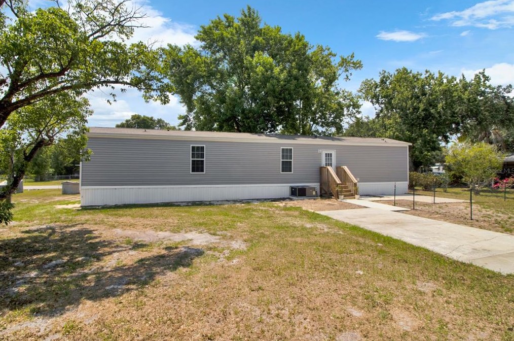 2055 Bradley Dr, Saint Cloud FL  34771-8688 exterior