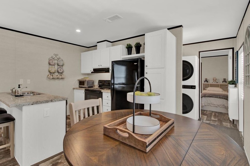 2055 Bradley Dr, Saint Cloud FL  34771-8688 exterior