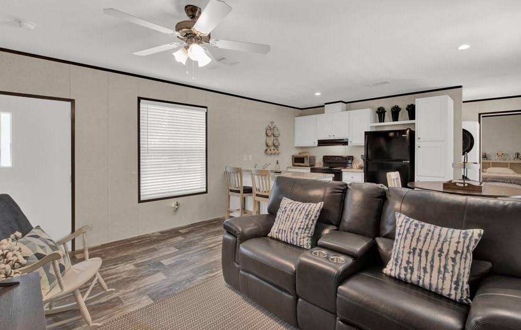 2055 Bradley Dr, Saint Cloud FL  34771-8688 exterior