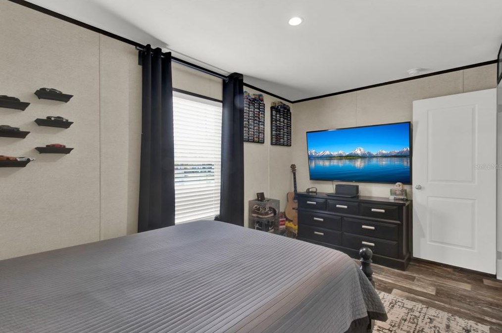 2055 Bradley Dr, Saint Cloud FL  34771-8688 exterior