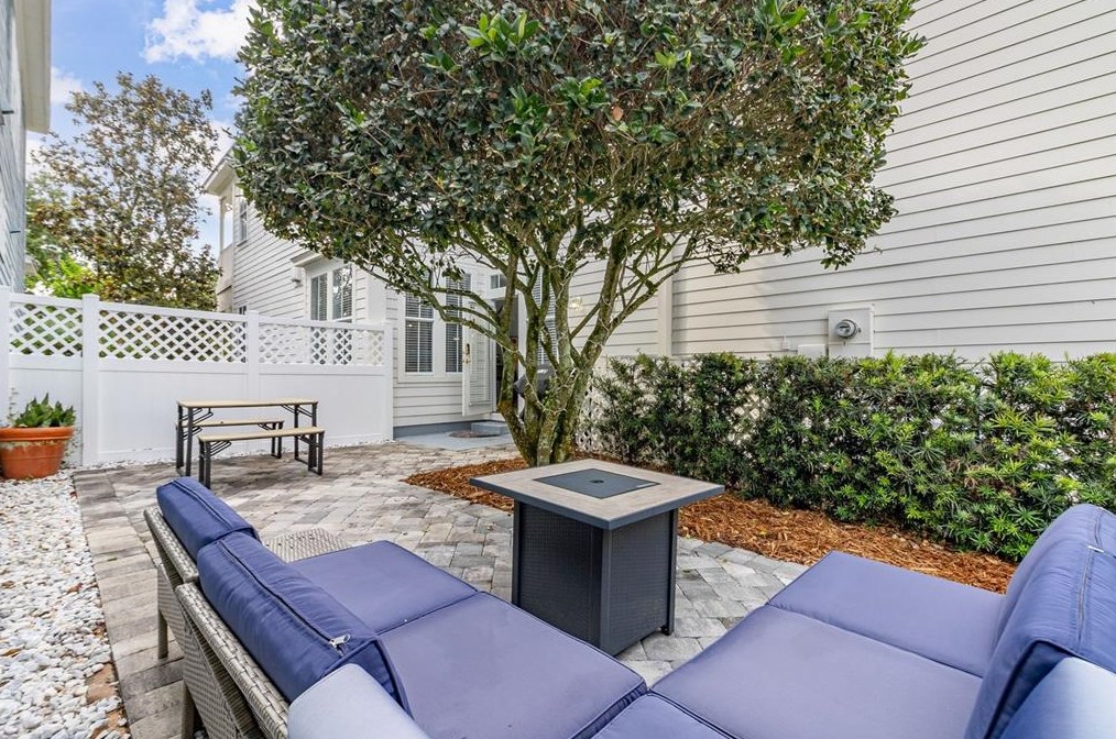 820 Lake Evalyn Dr, Kissimmee FL 34747-4804 exterior