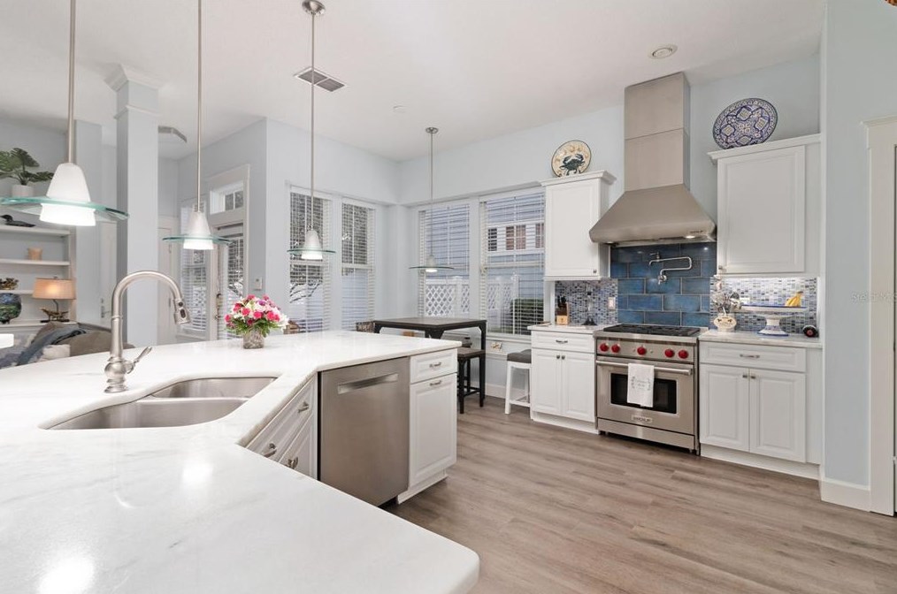 820 Lake Evalyn Dr, Kissimmee FL 34747-4804 exterior