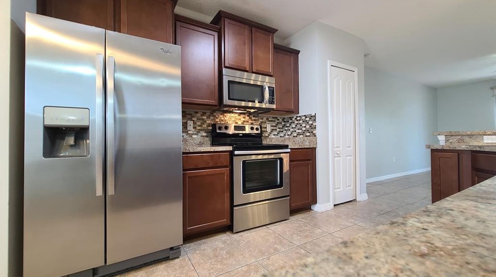 5610 Silver Thistle Ln, Saint Cloud FL  34772-6850 exterior