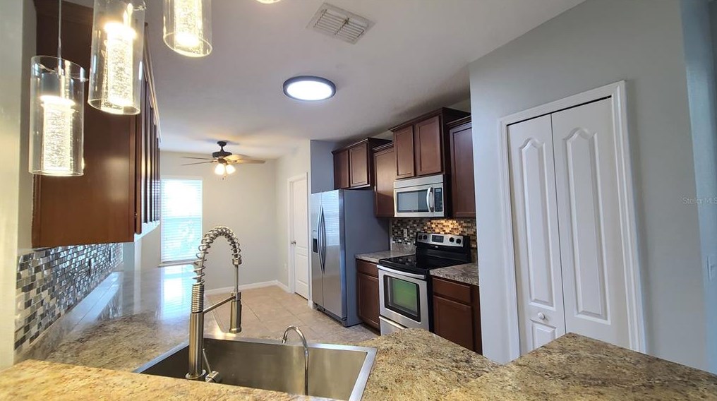 5610 Silver Thistle Ln, Saint Cloud FL  34772-6850 exterior