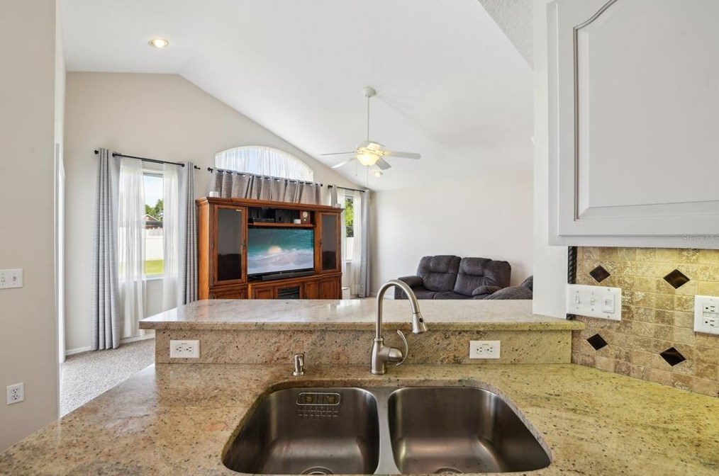 2226 Jessica Ln, Kissimmee FL 34744-6450 exterior