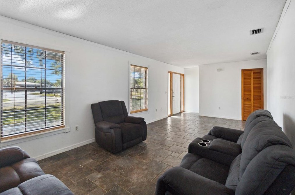 446 Robinson Ave, Saint Cloud FL  34769-2058 exterior