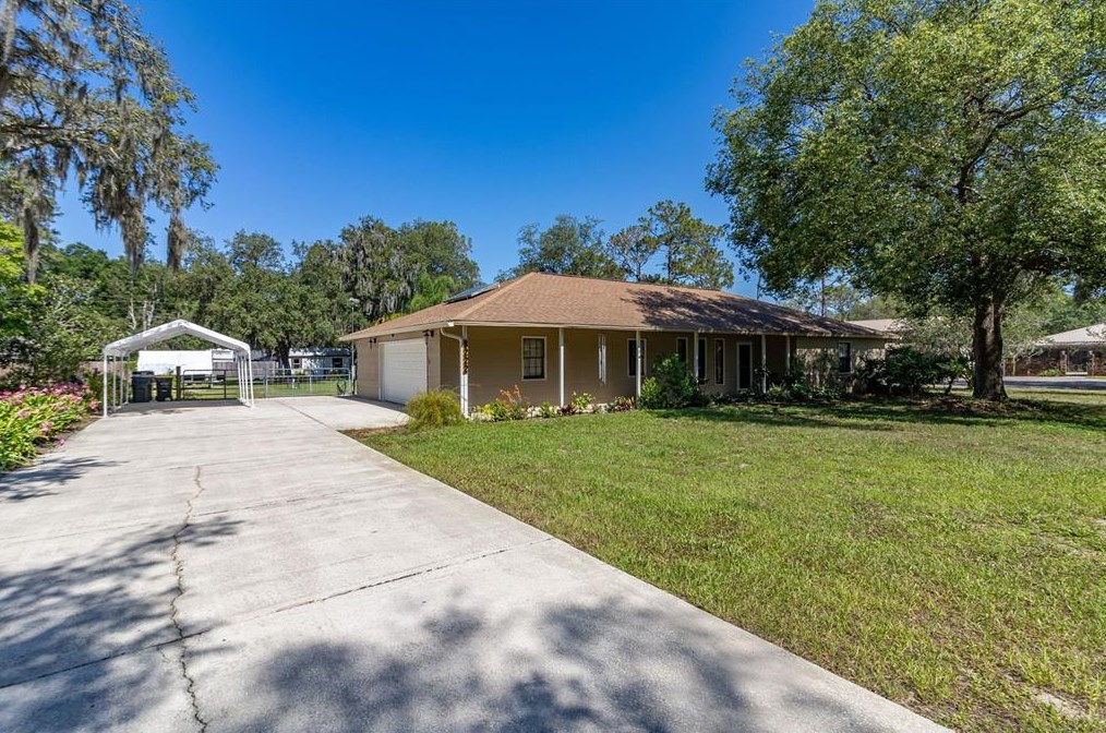 8222 Spruce Ln, Lakeland FL  33809-7705 exterior