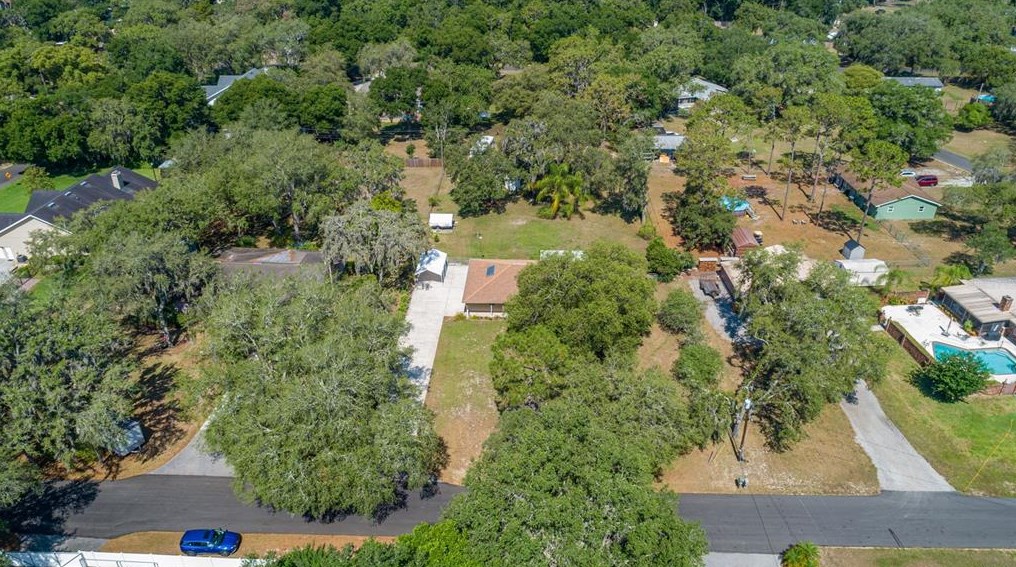 8222 Spruce Ln, Lakeland FL  33809-7705 exterior