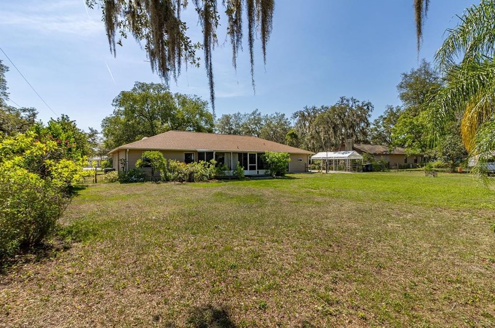 8222 Spruce Ln, Lakeland FL  33809-7705 exterior