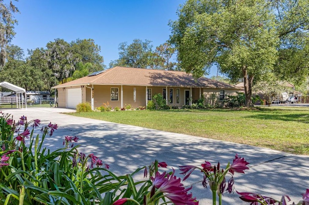 8222 Spruce Ln, Lakeland FL  33809-7705 exterior