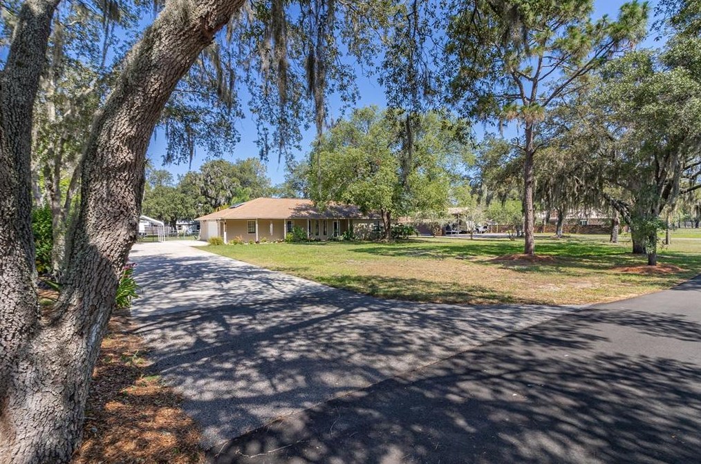 8222 Spruce Ln, Lakeland FL  33809-7705 exterior