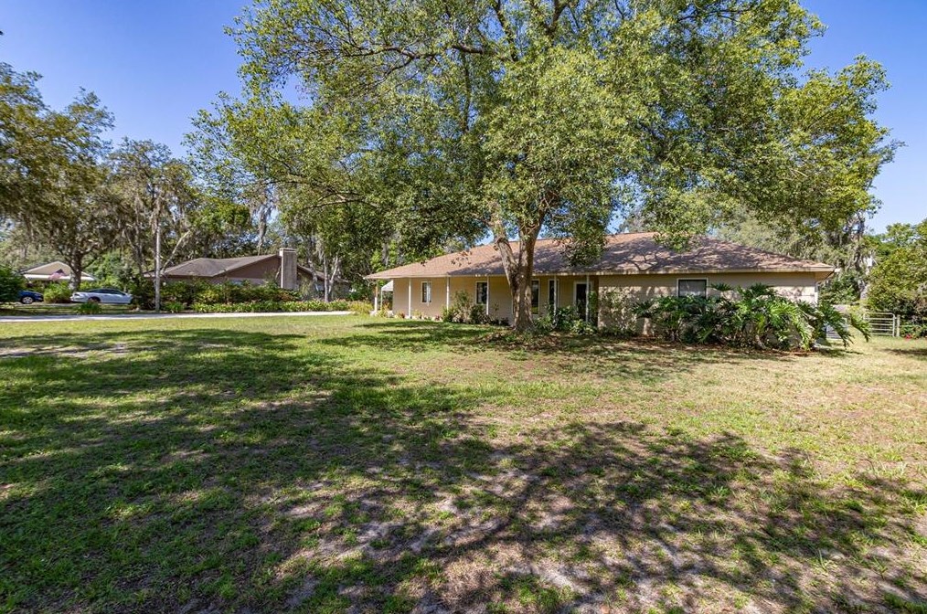 8222 Spruce Ln, Lakeland FL  33809-7705 exterior