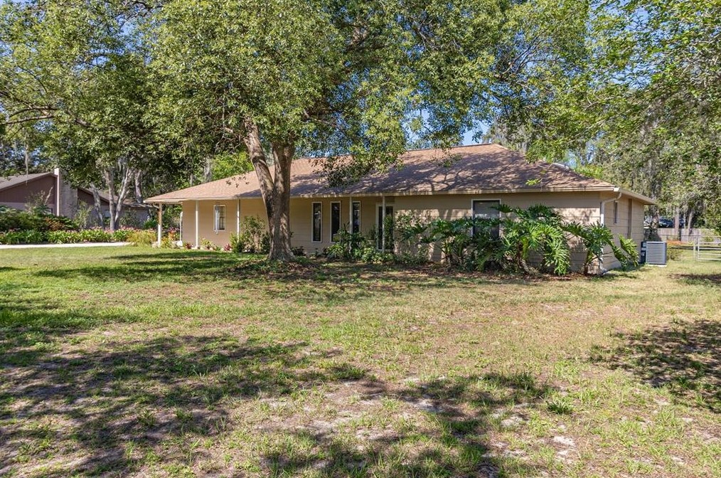 8222 Spruce Ln, Lakeland, FL 33809-0814
