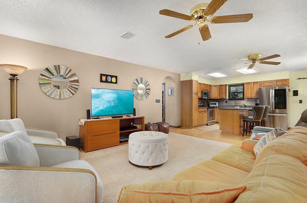 8222 Spruce Ln, Lakeland FL  33809-7705 exterior