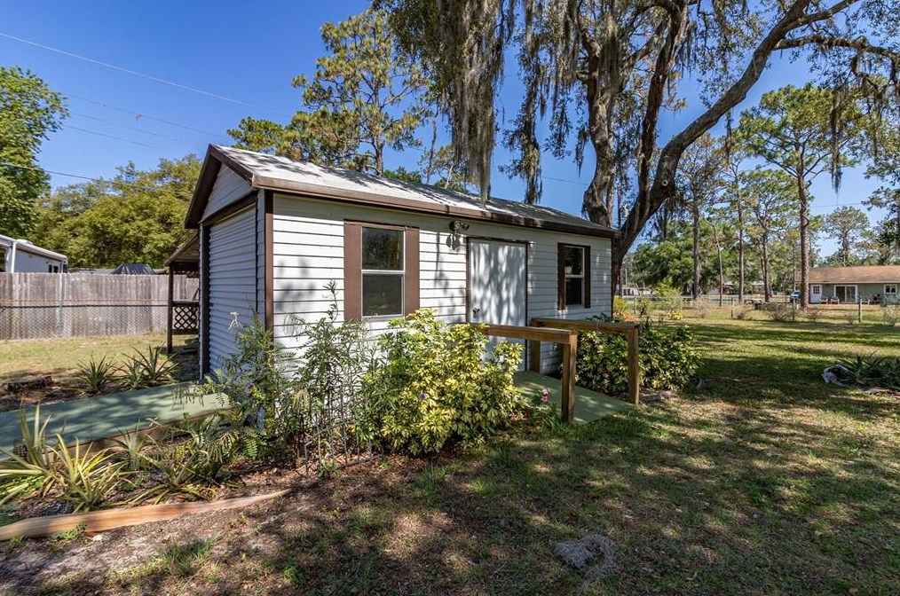 8222 Spruce Ln, Lakeland FL  33809-7705 exterior