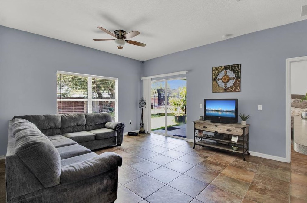 643 Hacienda Cir, Kissimmee FL 34741-6337 exterior