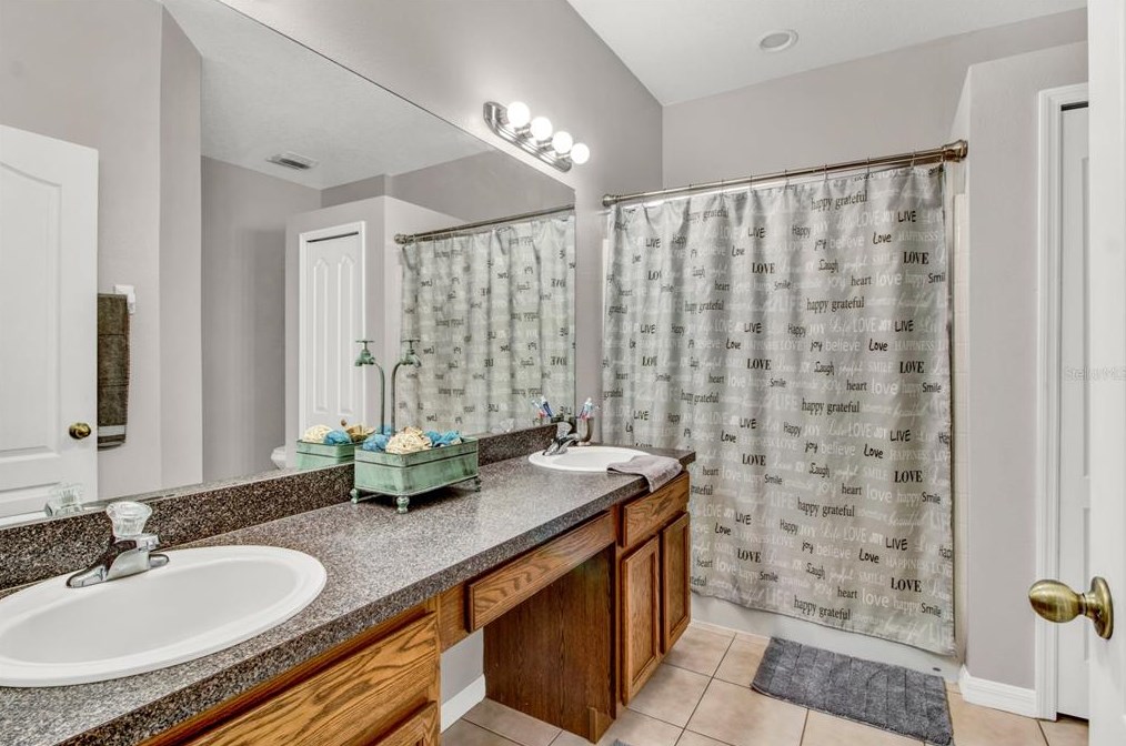 643 Hacienda Cir, Kissimmee FL 34741-6337 exterior