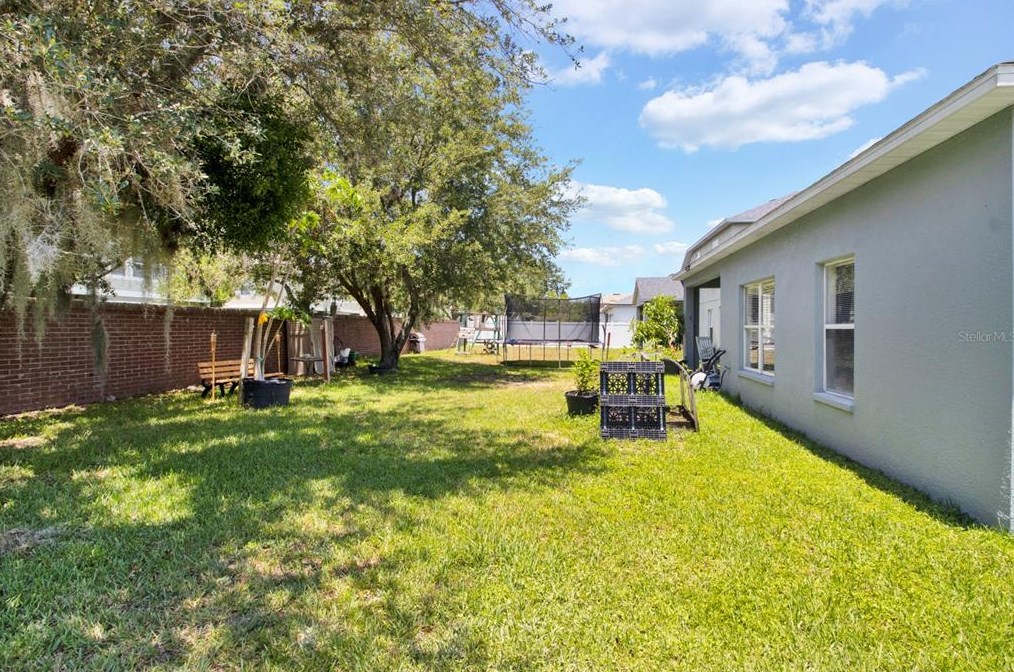 643 Hacienda Cir, Kissimmee FL 34741-6337 exterior