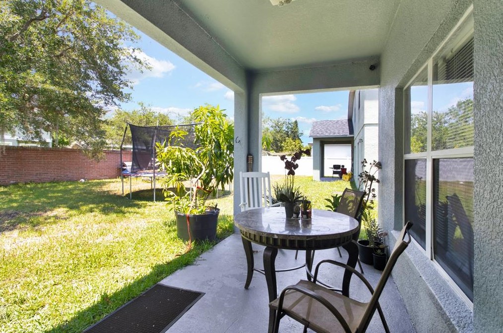 643 Hacienda Cir, Kissimmee FL 34741-6337 exterior