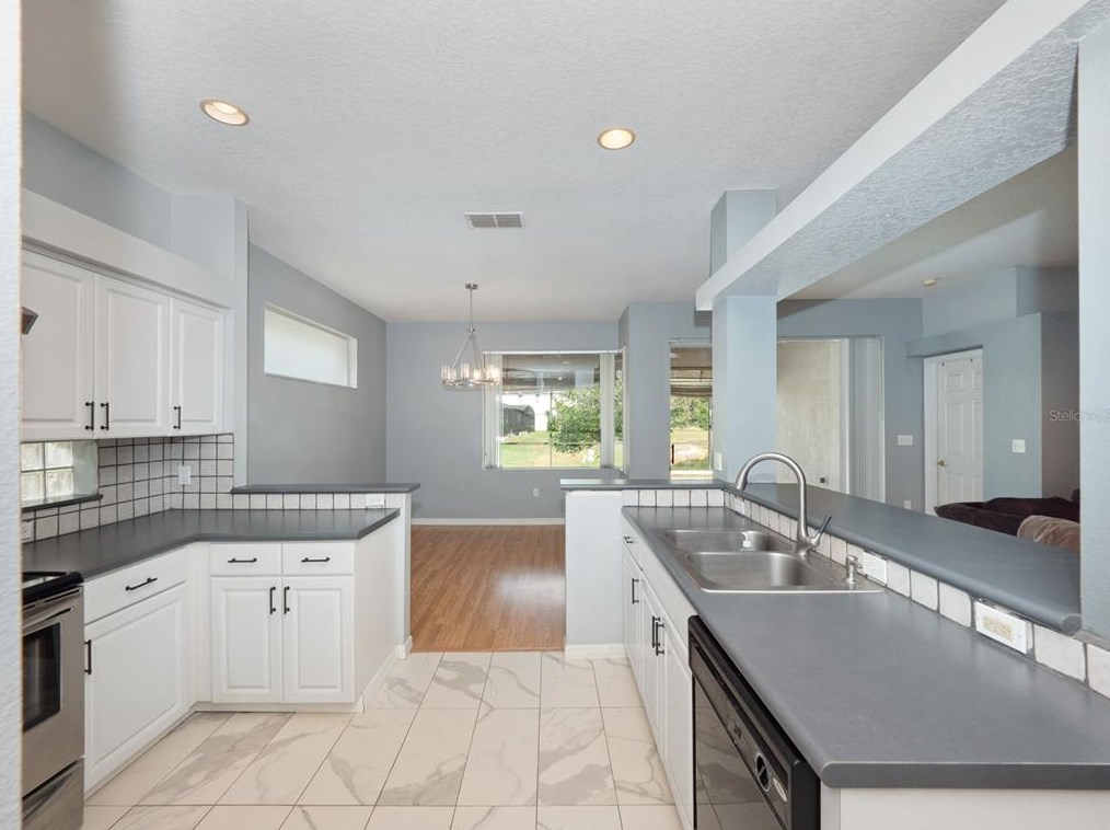 2904 Sunset Lakes Blvd, Kissimmee FL  34747-1101 exterior