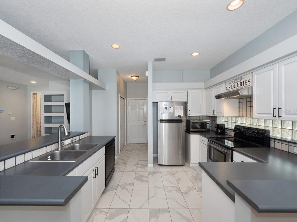 2904 Sunset Lakes Blvd, Kissimmee FL  34747-1101 exterior