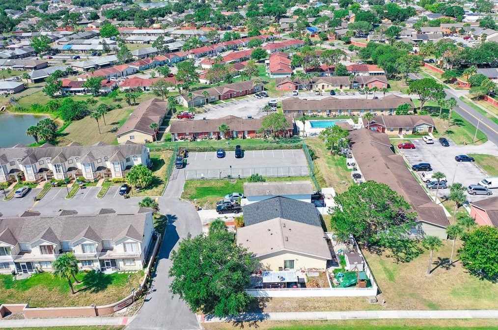 202 Dawn Ct, Kissimmee FL exterior