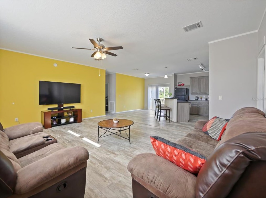 4492 Hunting Ldg Dr, Saint Cloud FL  34772-8006 exterior