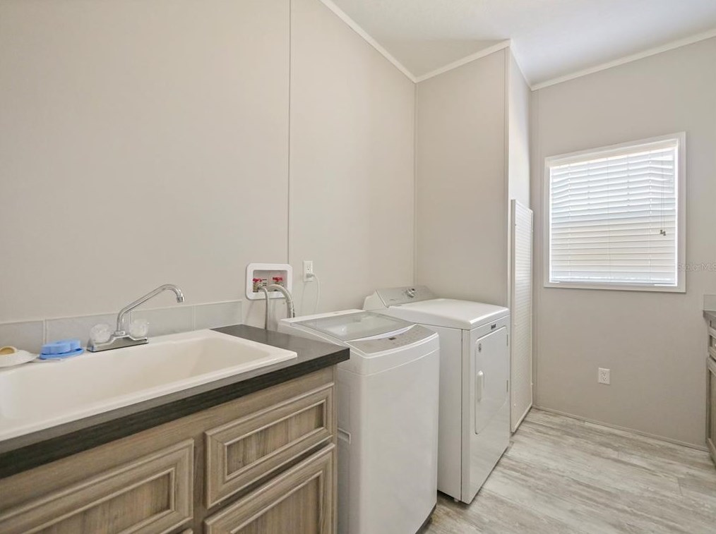 4492 Hunting Ldg Dr, Saint Cloud FL  34772-8006 exterior