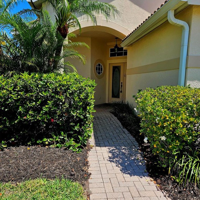 5825 Fairway Lakes Dr, Sarasota, FL 34243