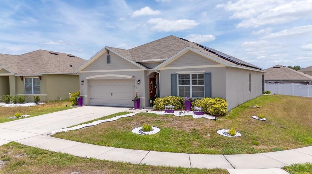 633 Squires Grove Dr, Winter Haven, FL 33880