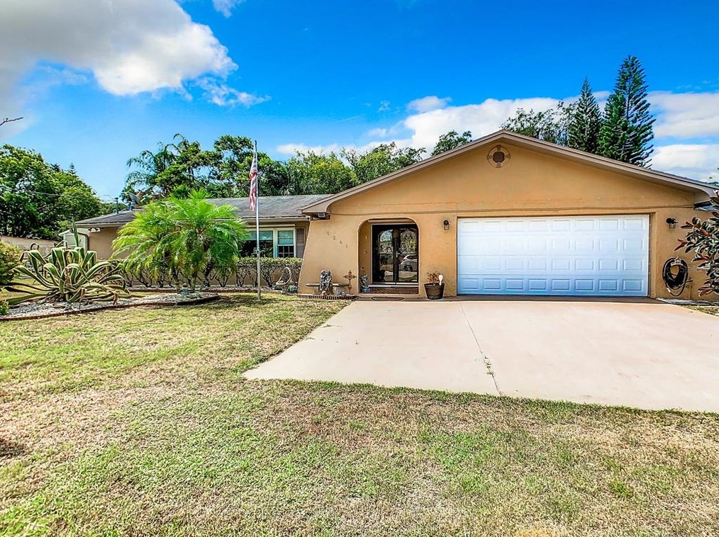 2241 8th St, Saint Cloud, FL 34769-3113