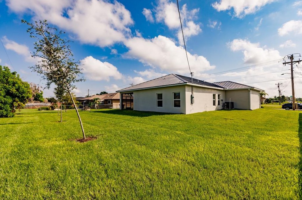 2200 Nw 1st Pl, Cape Coral, FL 33909