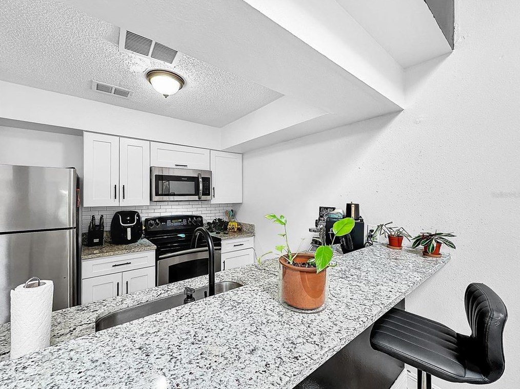 2725 Hunt Club Ln, Orlando, FL 32826-3683