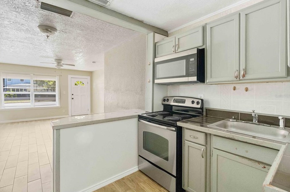 815 Beach St, Daytona Beach FL 32114-2233 exterior