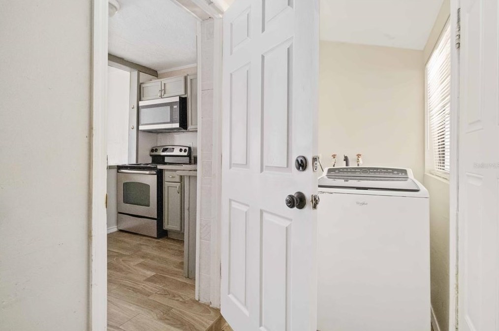 815 Beach St, Daytona Beach FL 32114-2233 exterior