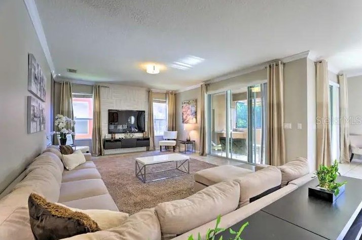 191 Las Fuentes Dr, Kissimmee, FL 34746