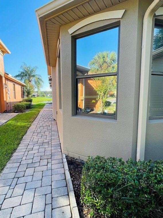 933 Grand Canal Dr, Kissimmee, FL 34759
