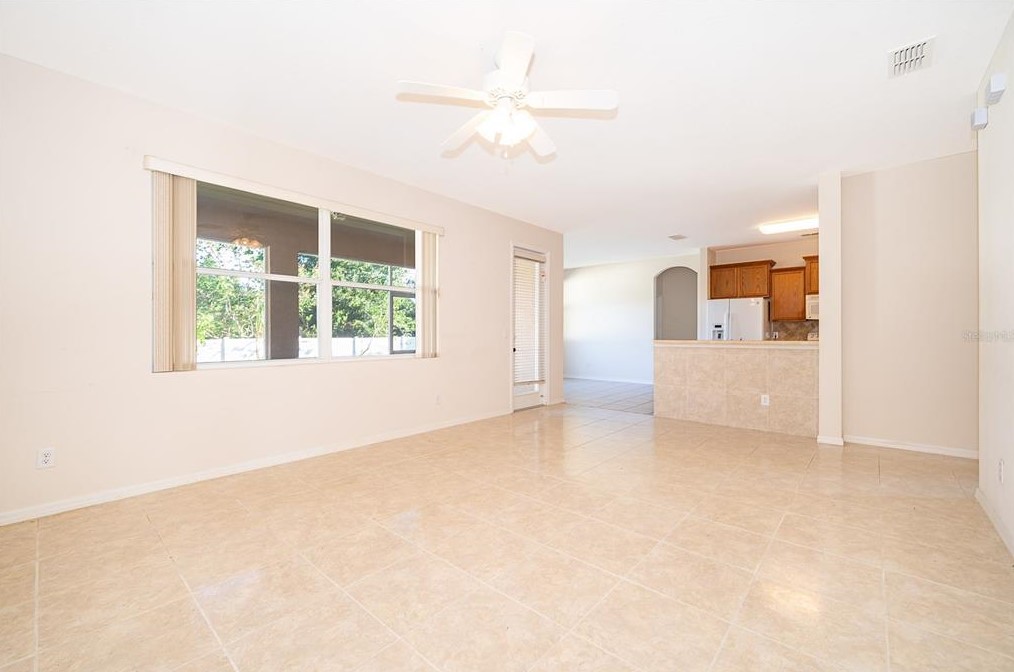 587 Mary Paula Dr, Apopka, FL 32712