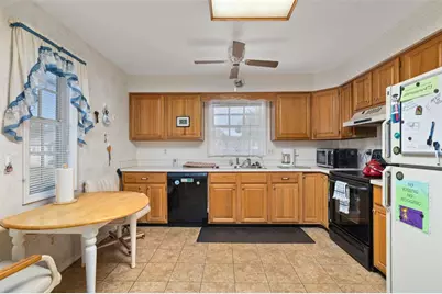 5846 Greenbriar Court, Zephyrhills, FL 33542 - Photo 4