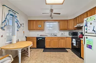 5846 Greenbriar Ct, Zephyrhills, FL 33542 - Photo 4