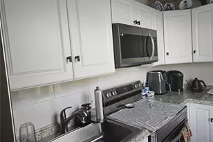 915 Club Cir, Lakeshore, FL 33854 - Photo 6