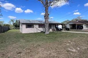 589 Duncan Cir E, Auburndale, FL 33823 - Photo 2